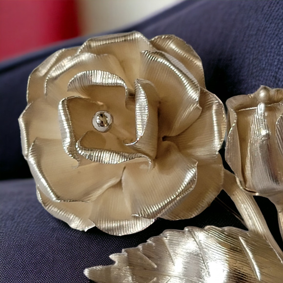 Vintage Floral Brooch - Artisan Sterling Silver with Bud - Picture 7 of 16